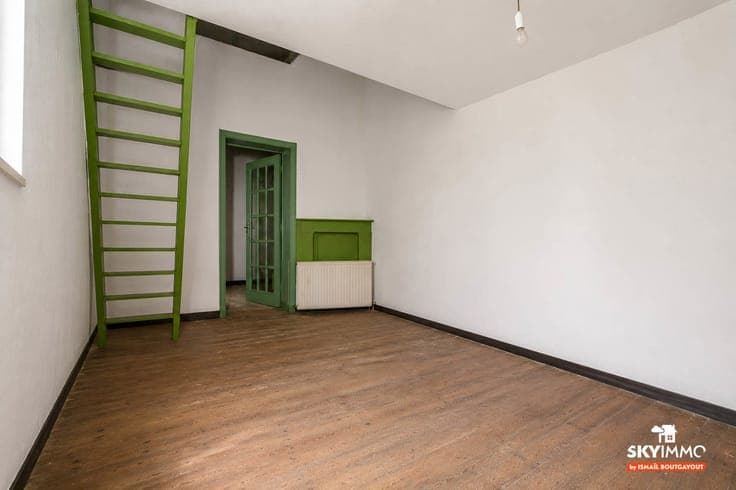 BUILDING+ REAR HOUSE - 7 BEDROOMS - 340M² - IDEAL INVESTMENT