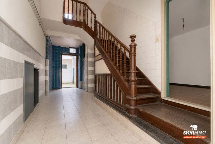 BUILDING+ REAR HOUSE - 7 BEDROOMS - 340M² - IDEAL INVESTMENT