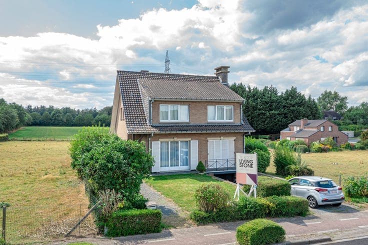 Spacious 3-bedroom villa with beautiful views in Dilbeek