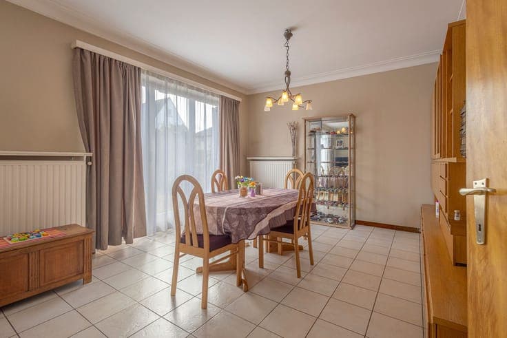 Spacious 3-bedroom villa with beautiful views in Dilbeek