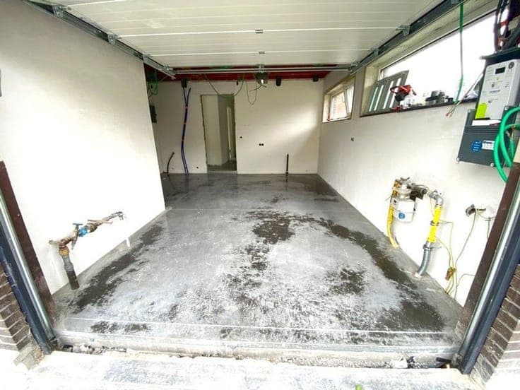 Vrijstaande, bijna volledig vernieuwde woning !