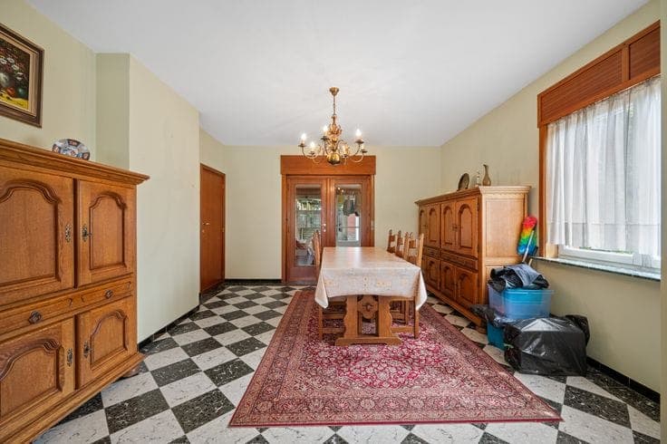 Quietly located house with 3 bedrooms in need of modernisat…