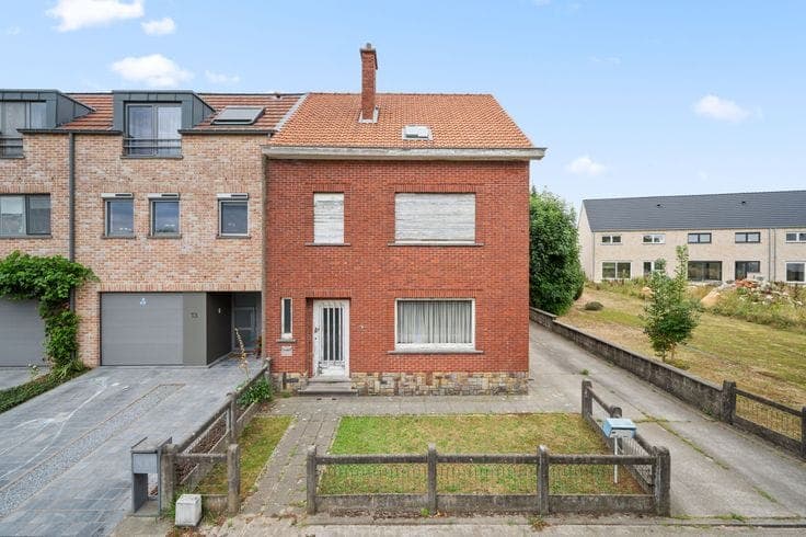 Quietly located house with 3 bedrooms in need of modernisat…