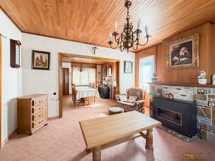 Te koop, Te renoveren halfopen bebouwing met garage op ru...