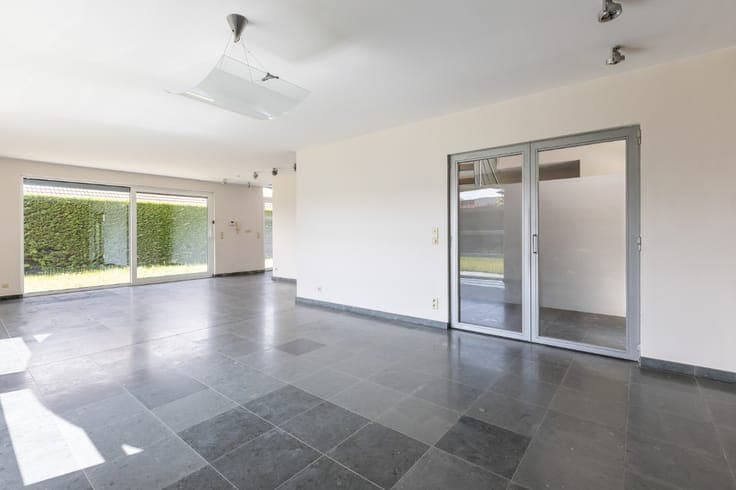 Move-in ready home bordering the forest in De Panne.