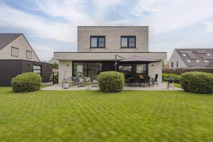 Exclusive, ready-to-move-in villa in a prime location in Roe