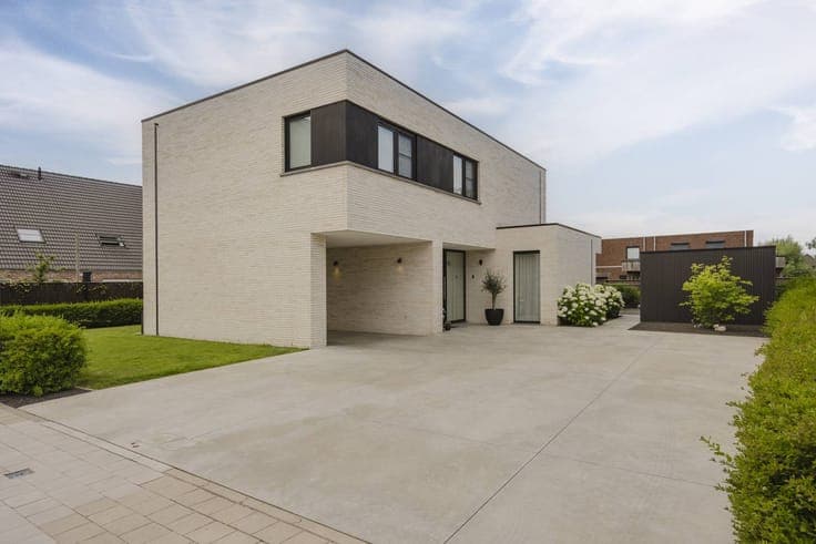 Exclusive, ready-to-move-in villa in a prime location in Roe