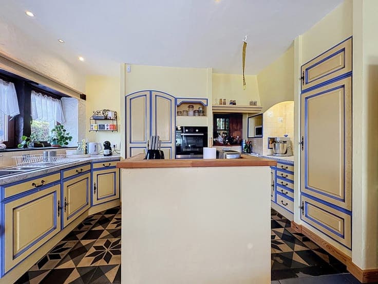 5-bedroom villa with appartment