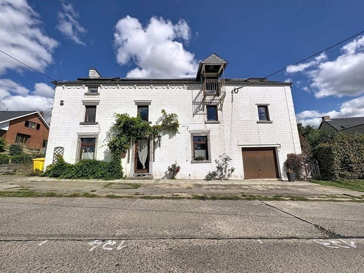 5-bedroom villa with appartment