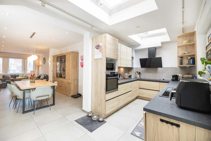 Move-in-ready family home! PEB D