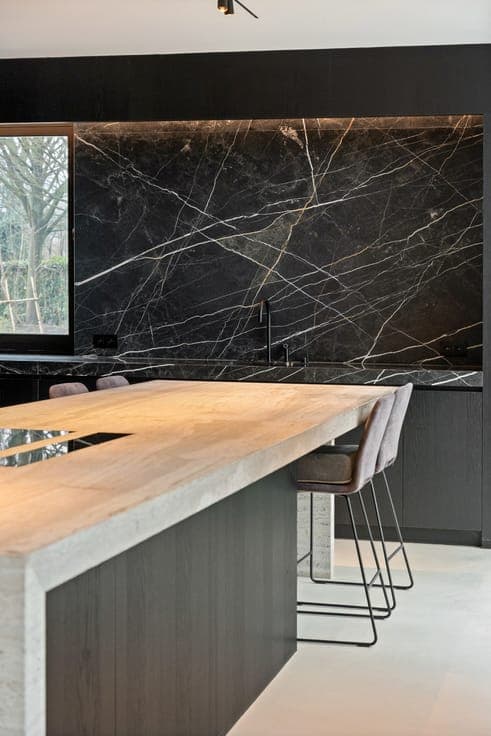 Exclusive renovated villa with pool and high-end finishes
