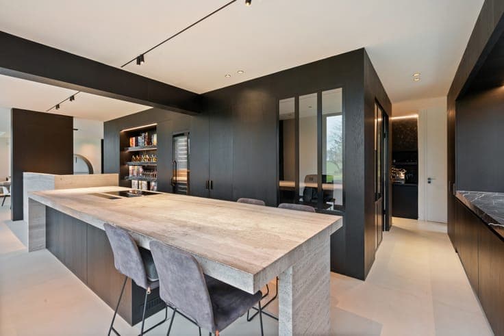Exclusive renovated villa with pool and high-end finishes