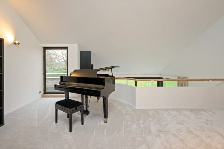 Exclusive renovated villa with pool and high-end finishes