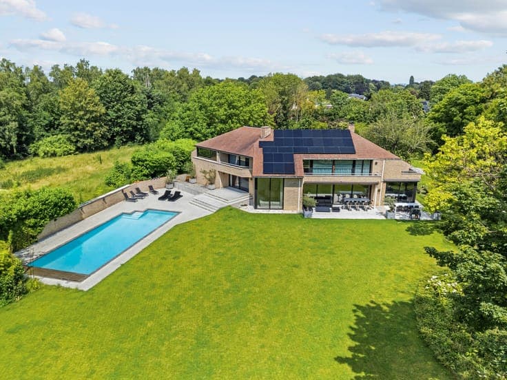 Exclusive renovated villa with pool and high-end finishes