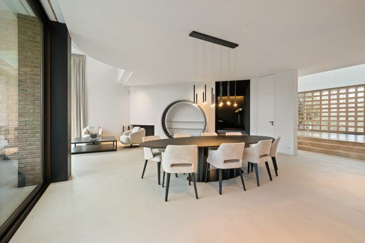 Exclusive renovated villa with pool and high-end finishes