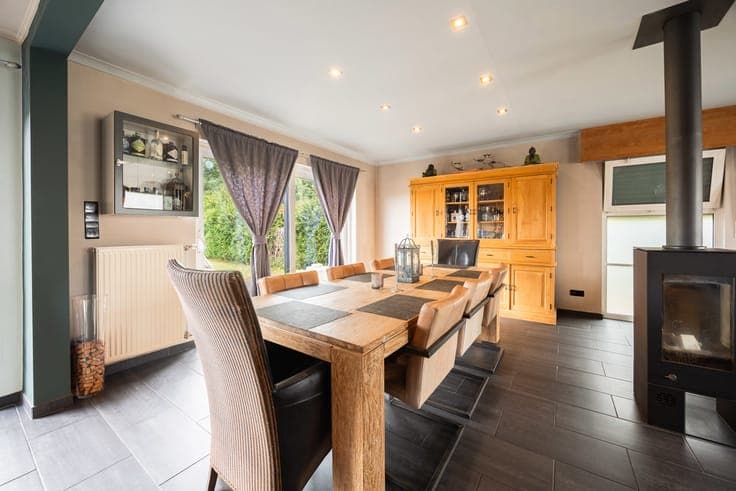 Ruime, karaktervolle gezinswoning met mooie tuin