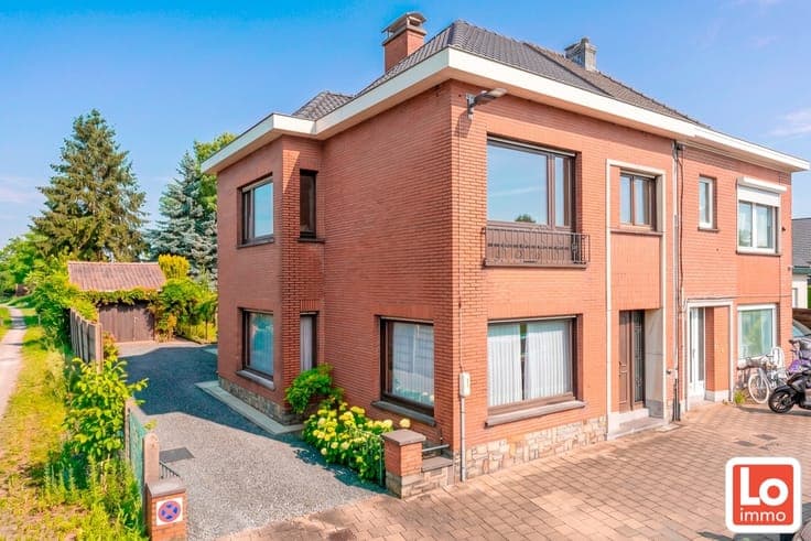Ruime halfopen bebouwing met 3 slaapkamers, garage en zon...