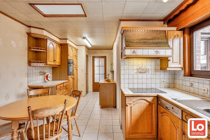 Ruime halfopen bebouwing met 3 slaapkamers, garage en zon...
