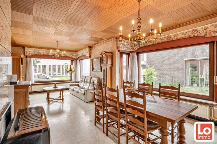Ruime halfopen bebouwing met 3 slaapkamers, garage en zon...