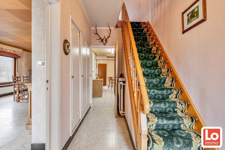 Ruime halfopen bebouwing met 3 slaapkamers, garage en zon...