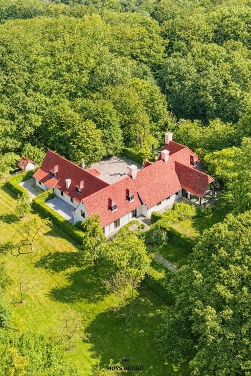 Exclusive Country-Style Villa in a Prestigious Residentia...