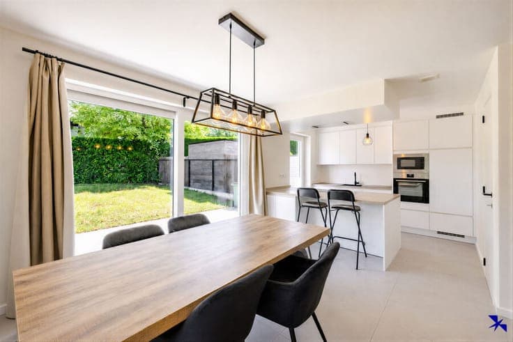 Move-in ready energy-efficient house with 4 bedrooms, garage