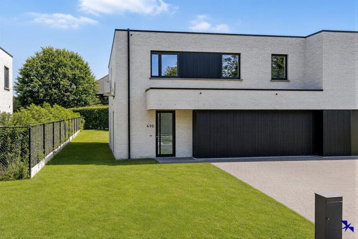 Move-in ready energy-efficient house with 4 bedrooms, garage
