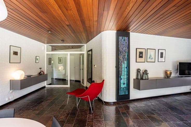 Prachtig gelegen modernistische woning met grote tuin in Sin