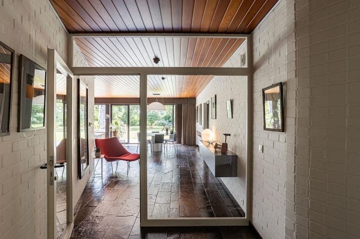 Prachtig gelegen modernistische woning met grote tuin in Sin