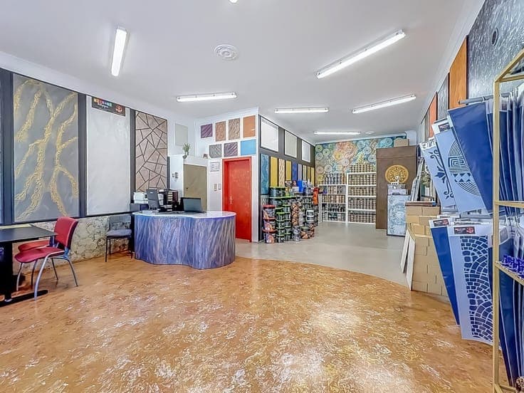 TRES BEL IMMEUBLE MIXTE (COMMERCE ET MAISON), TB SITUATION