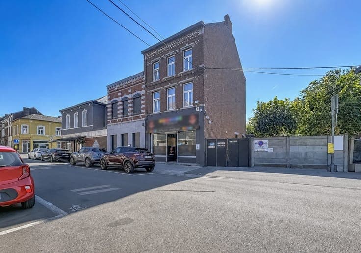 TRES BEL IMMEUBLE MIXTE (COMMERCE ET MAISON), TB SITUATION