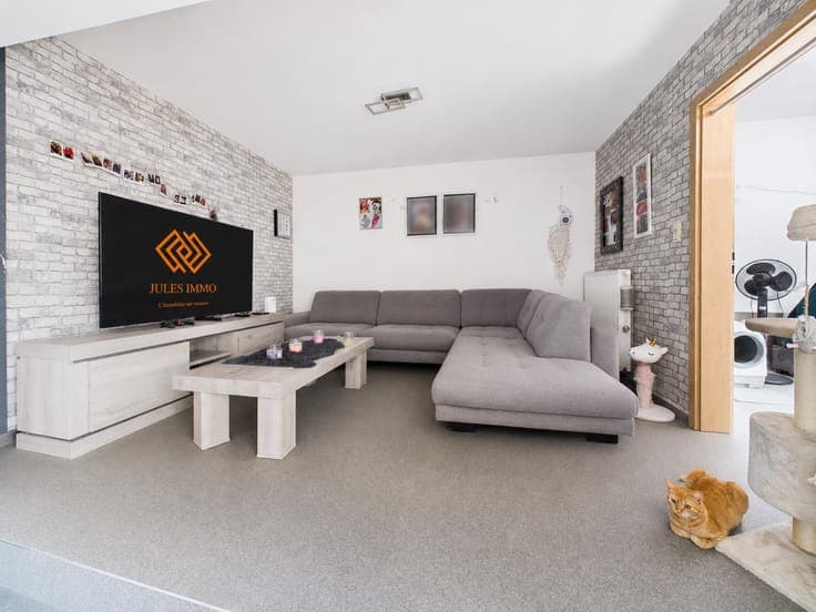 Renovated Investment Property – 2 Rented Units – Ensival