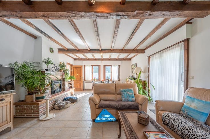 Gezellige Villa met Twee Slaapkamers en Grote Tuin