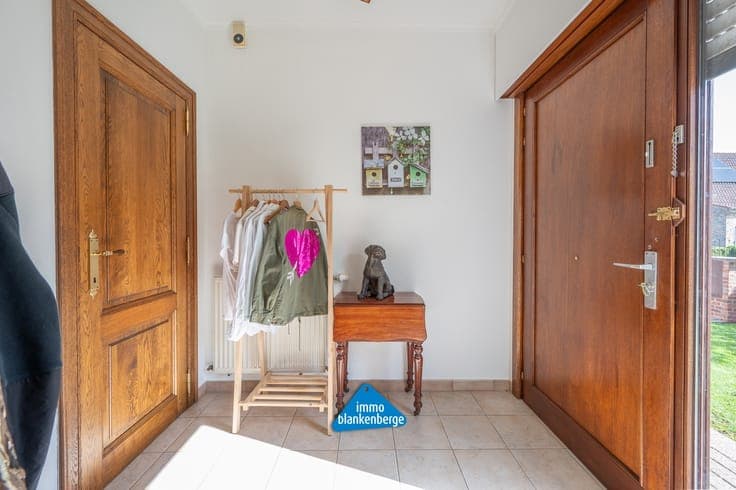 Gezellige Villa met Twee Slaapkamers en Grote Tuin
