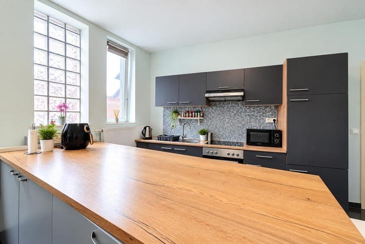 maison rénovée 3 chambres louée 850 € par mois.