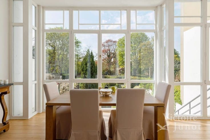 Recently renovated elegant townhouse