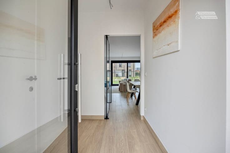Discover this beautiful new-build home in a prime location.