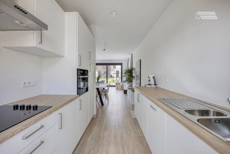 Discover this beautiful new-build home in a prime location.