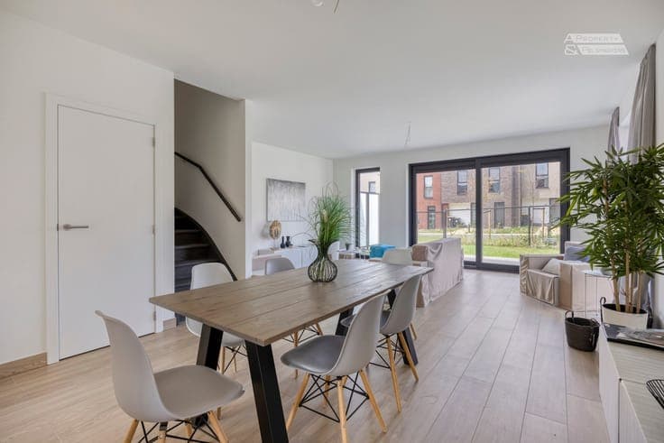 Discover this beautiful new-build home in a prime location.
