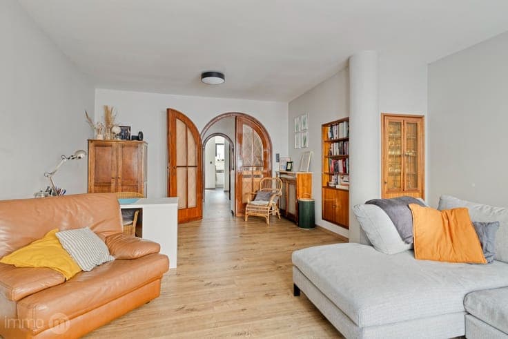 Opbrengsteigendom met 9 appartementen en handelsruimte op...