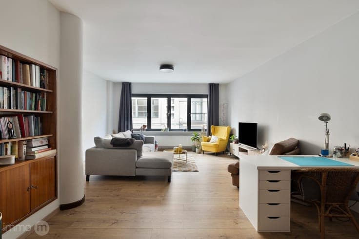 Opbrengsteigendom met 9 appartementen en handelsruimte op...