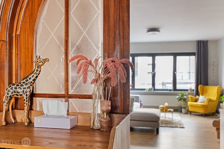Opbrengsteigendom met 9 appartementen en handelsruimte op...