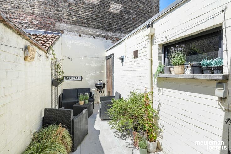 Charming move-in ready city house with sunny courtyard