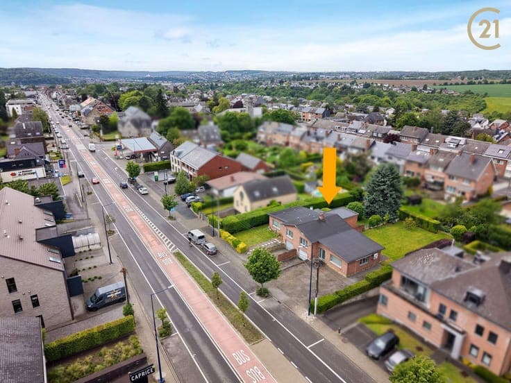 Immeuble idéalement situé sur la chaussée principale de Boug