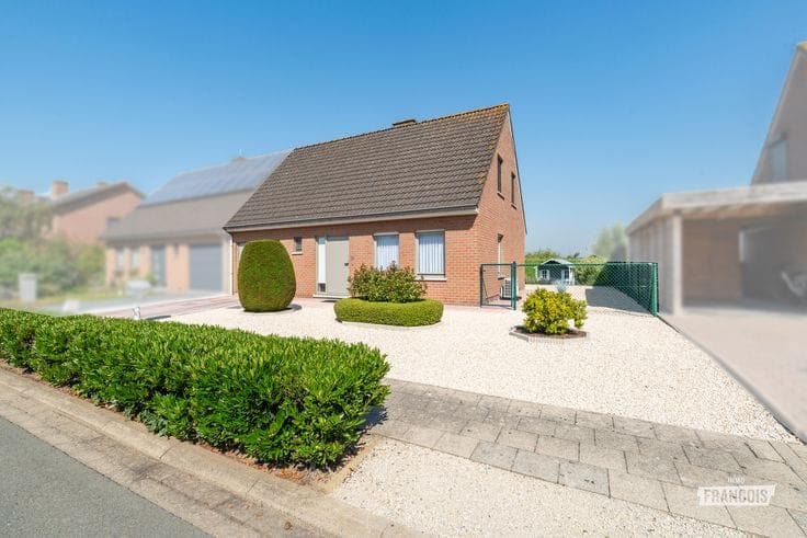 Well-maintained family home with 3 bedrooms in Wichelen