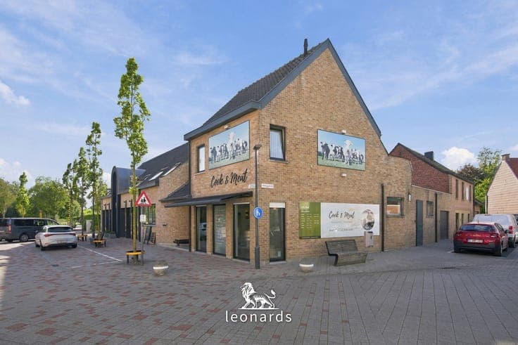 Commercial property with residence in central Deerlijk