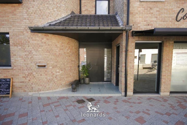 Commercial property with residence in central Deerlijk