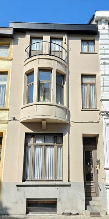 Stylish character townhouse in Ostend (5 BR).
