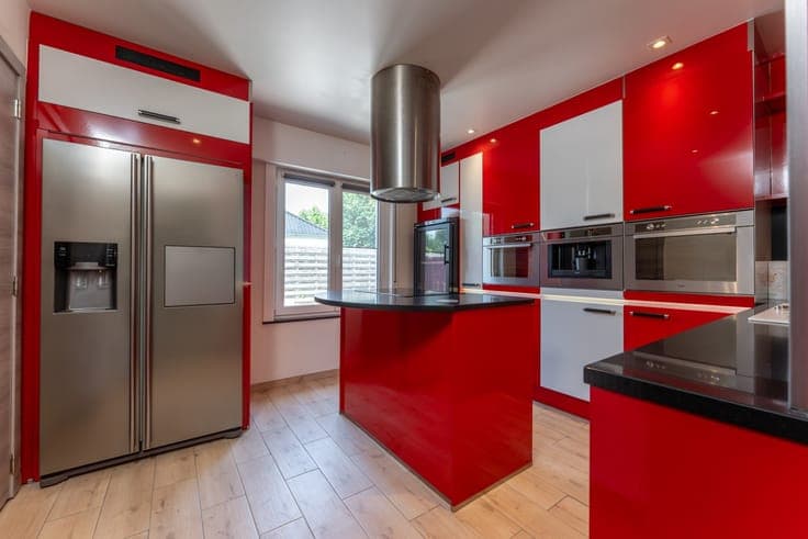 Elegant detached villa in an exceptional location close t...