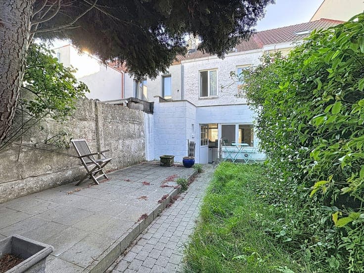 Charming house with 2 bedrooms + office/dressing room and ga